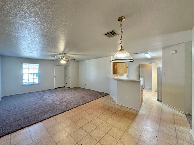 Building Photo - 2604 Alma Dr