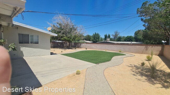 Building Photo - 4 br, 2 bath House - 2025 W Newgrove St