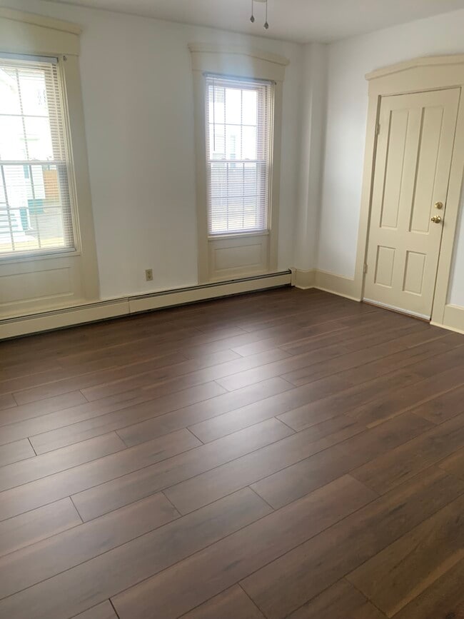 Building Photo - 73 Sycamore St