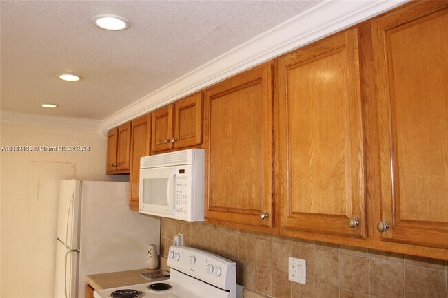 Building Photo - 4640 NW 79th Ave