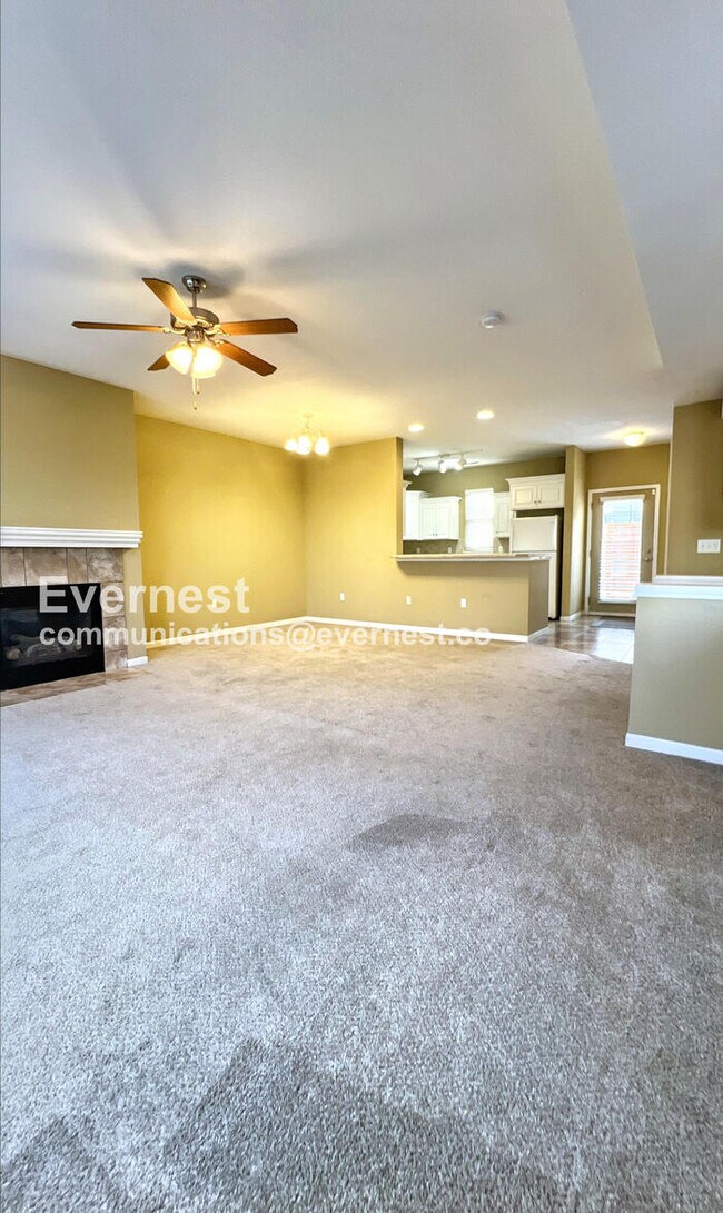 Foto del edificio - 5245 Overland Dr