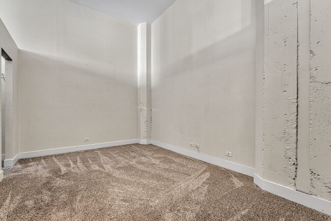 Building Photo - $1,795.00, 1 bed1 bath Updated Condo locat...