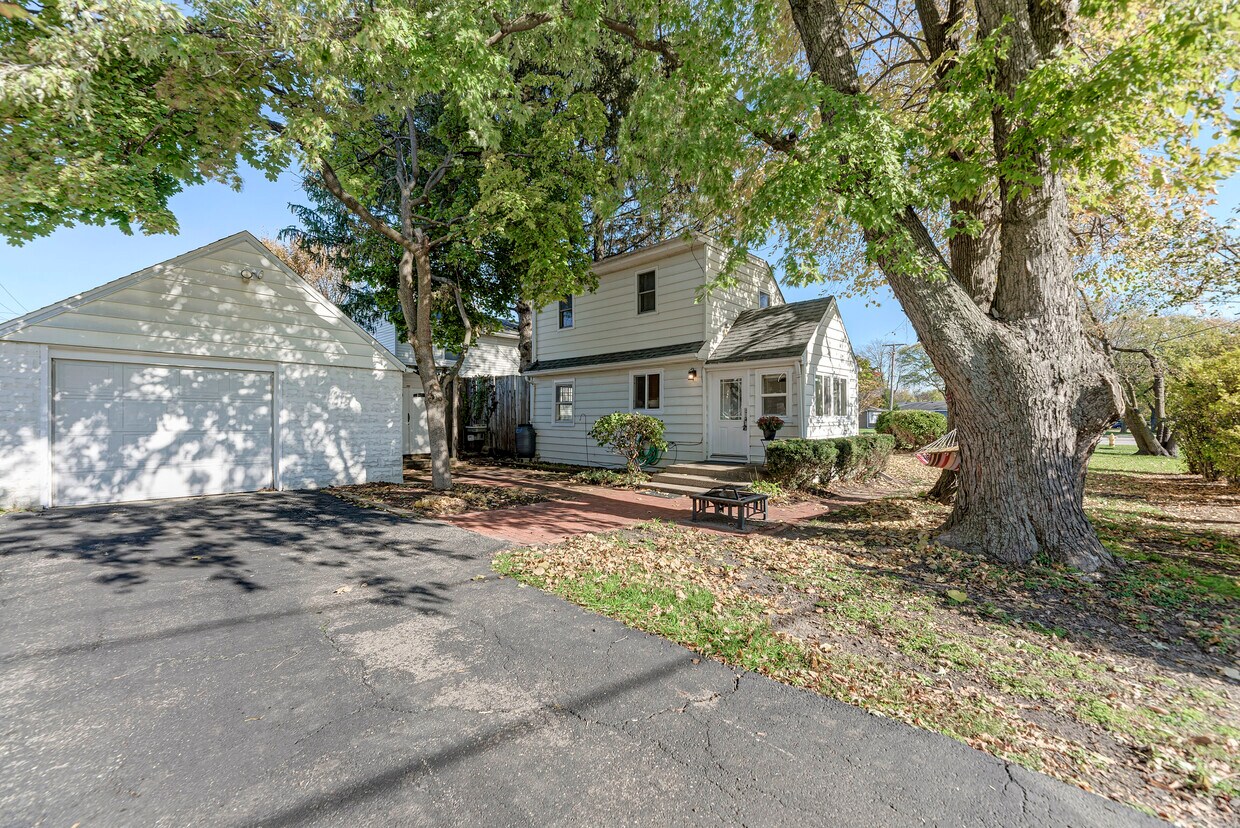 Driveway off of Oxford St. - 6508 Main St