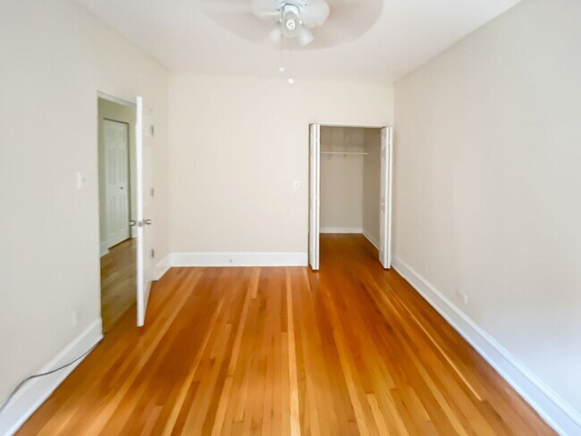 Foto del edificio - 1603 W Berteau Ave