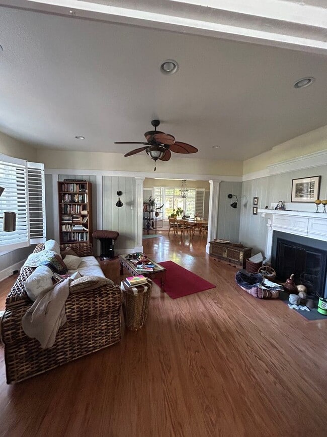 Building Photo - 3 br, 2 bath House - 1017 Azuar