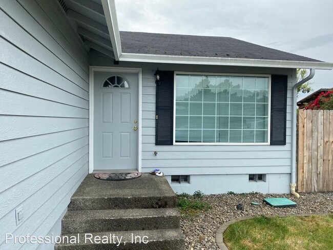 Building Photo - 3 br, 2 bath Apartment - 155 Corona Loop Rd.
