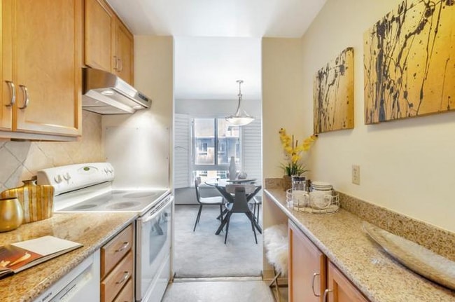 Building Photo - 802 N Delaware St