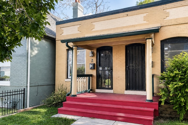 Cozy 1-Bedroom Townhouse Retreat with Granite Touches & Hardwood Elegance in Denver! - Cozy 1-Bedroom Townhouse Retreat with Granite Touches & Hardwood Elegance in Denver!
