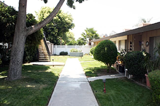 Courtyard with Stairs to Unit - 4607 Plaza Ln