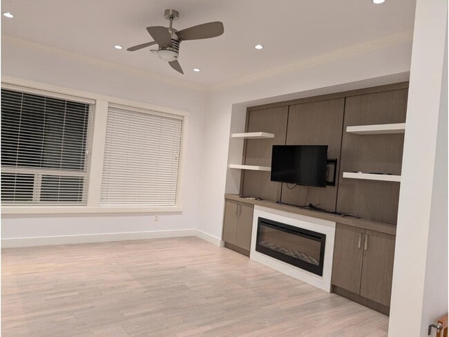 Building Photo - 15432 26