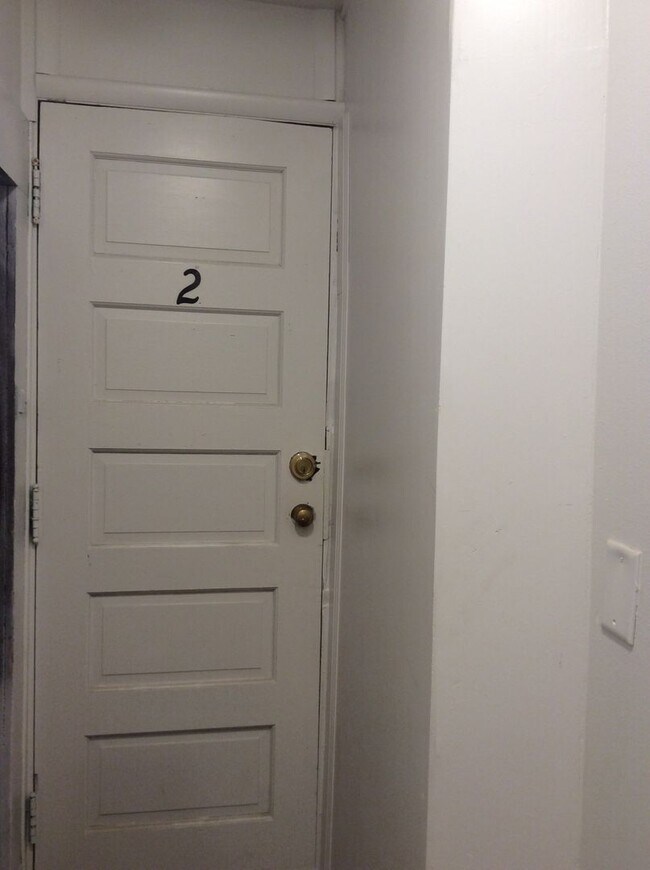 Foto del edificio - 2 Bedroom 1 Bath 2nd Floor Apartment in East End of York City