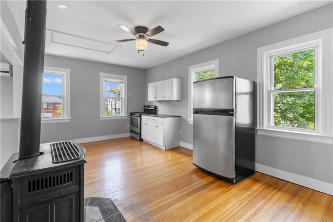 Building Photo - 291 Maple Ave