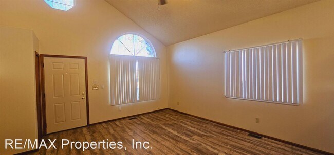 Building Photo - 3 br, 2.5 bath House - 6555 Holt Dr