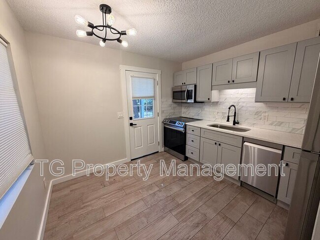 Foto del edificio - 1700 Main St