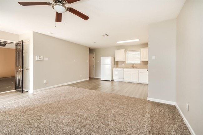 Building Photo - 2621 Marlin Dr