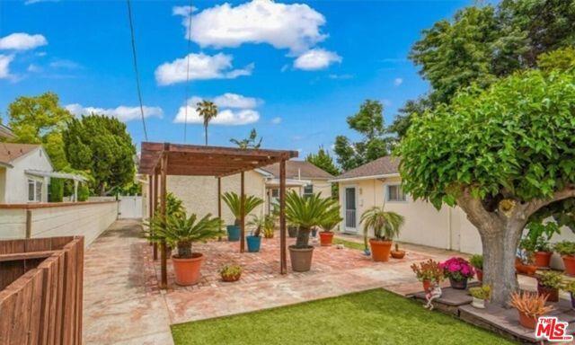 Foto principal - 6453 Montgomery Ave