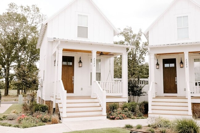 Building Photo - 2023 Loretta Parker Lane, Cottage A
