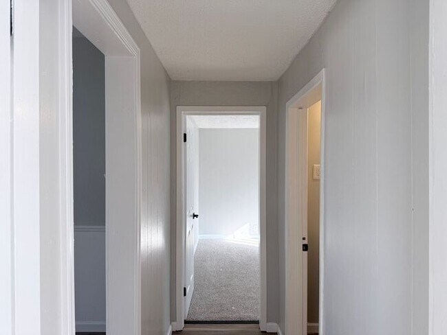 Building Photo - Newly Remolded 2 Bedroom Home on the South...