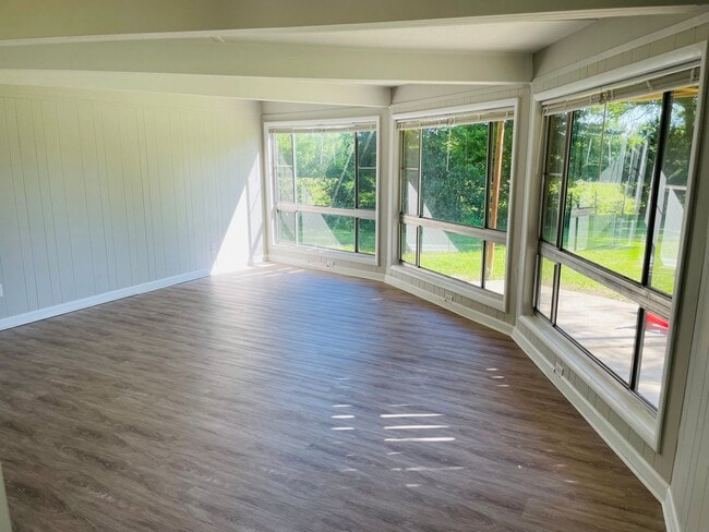 Building Photo - Super cool Octagon house near Lake Jackson
