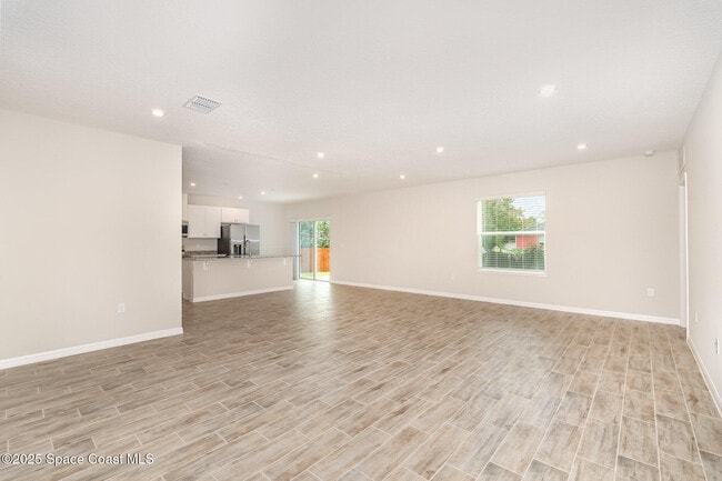 Building Photo - 5705 Graham St