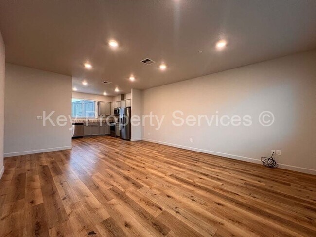 Foto del edificio - Woodland Townhome with Huge Tandem Garage