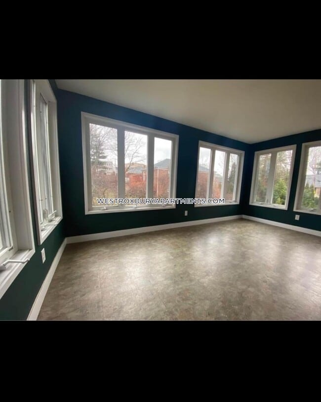 Building Photo - 24 Sparrow St