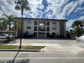 Building Photo - 348 S Federal Hwy