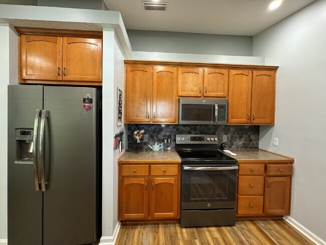Foto del edificio - Large Property - No HOA!! - Just outside o...