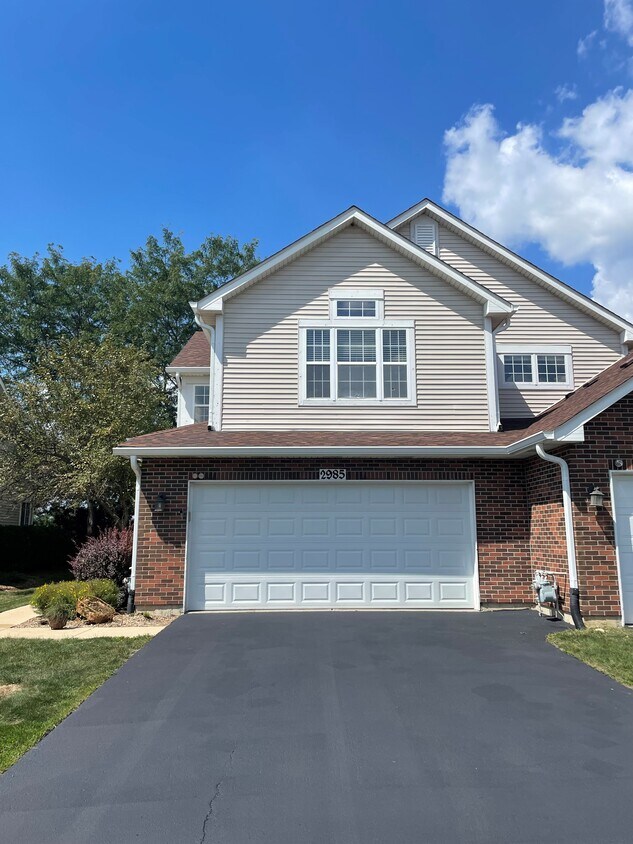 2985 Kentshire Cir, Naperville, IL 60564 Townhome Rentals in