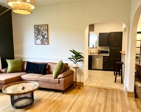 Building Photo - 109 W Wanola Ave