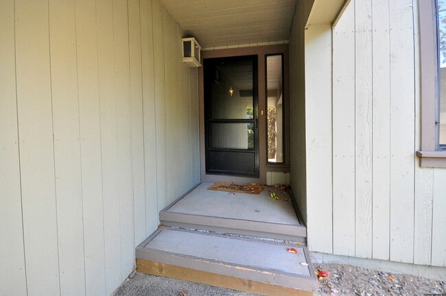 Building Photo - 16 Applewood Ln