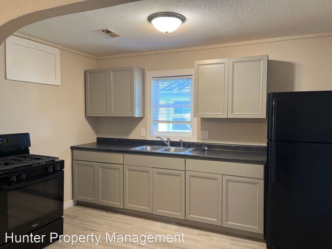 Foto del edificio - 3 br, 1 bath House - 826 N National Ave