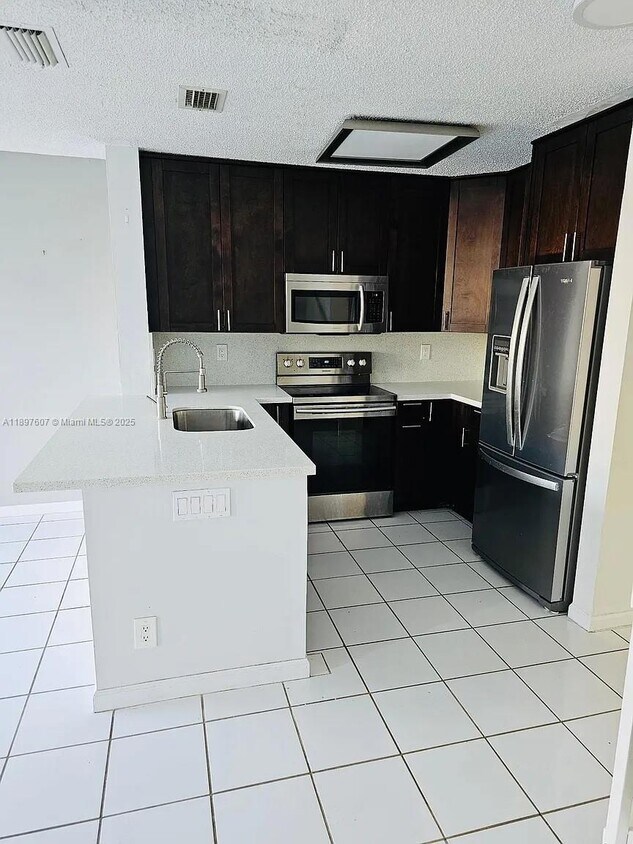Building Photo - 17380 SW 140th Ct