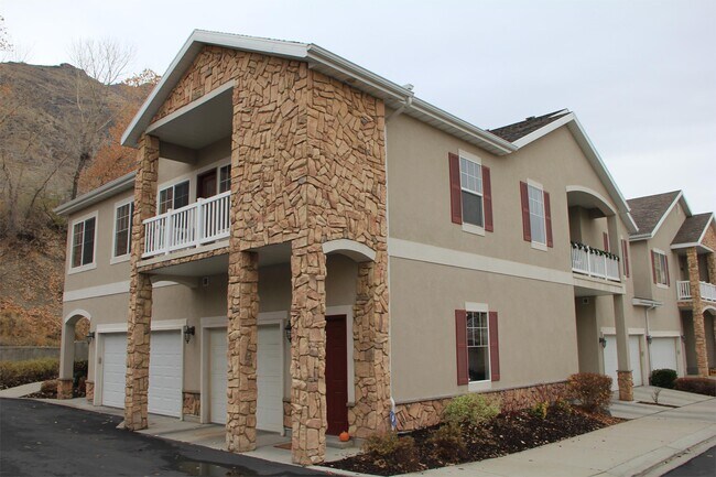 Foto del edificio - 1015 Canyon Meadow Dr