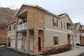 Building Photo - 1015 Canyon Meadow Dr