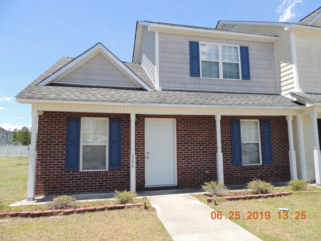506 Springwood Dr, Jacksonville, NC 28546 Townhome Rentals in