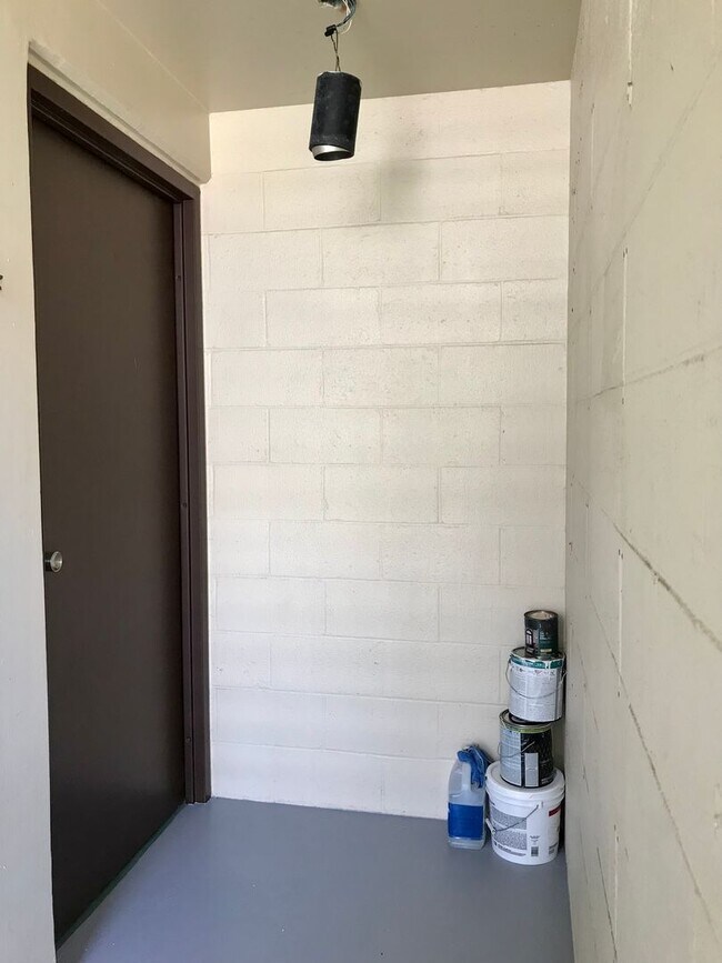 Foto del edificio - 2/2/1 with Den/3rd Bedroom (Elec, Water, Sewer, Hot Water, Gas Included in Rent!)