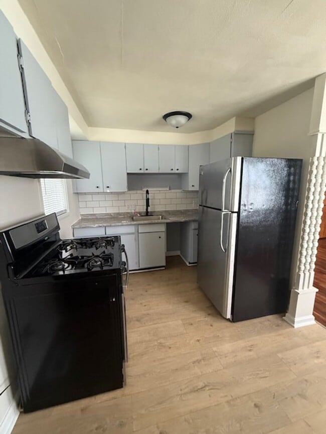 Building Photo - 2605 S College St