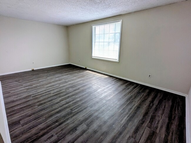 Building Photo - 918 Coarsey Dr