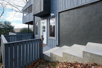 Building Photo - 132 Woodland Dr