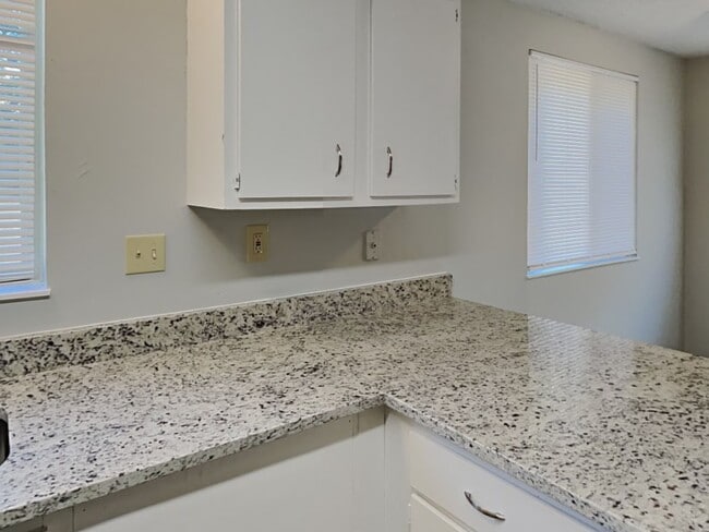 Building Photo - 7390 Isherwood Rd