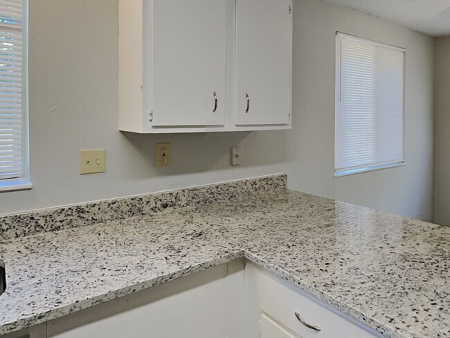 Foto del edificio - 7390 Isherwood Rd