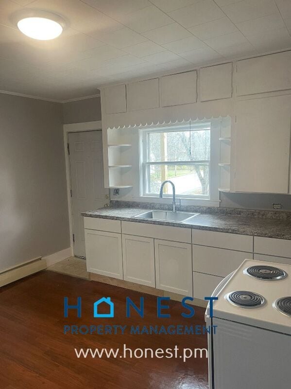 Building Photo - 673 River Ave