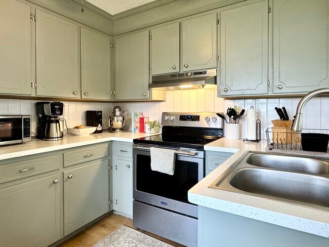 Building Photo - 213 Westwind Rd