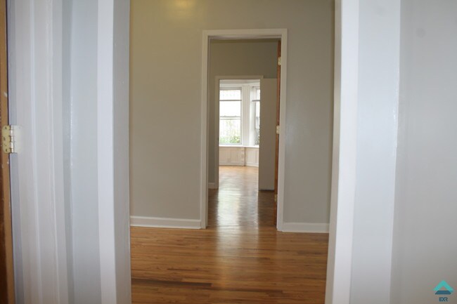 Building Photo - 2 Fairview Pl