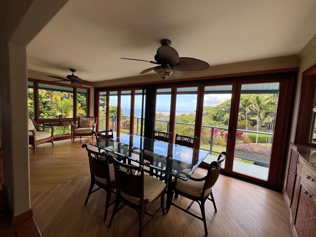 Foto del edificio - 4bd/3bath Available NOW with gorgeous views!