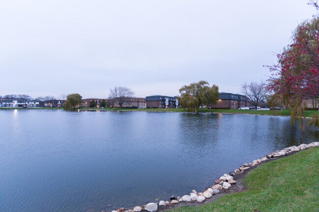 Building Photo - 9397 Bay Colony Dr