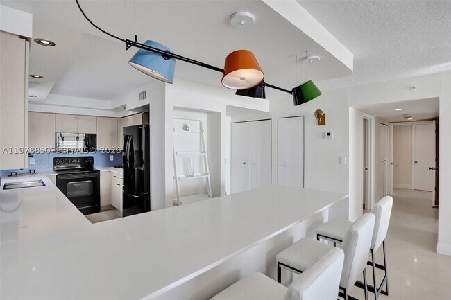 Foto del edificio - 6917 Collins Ave