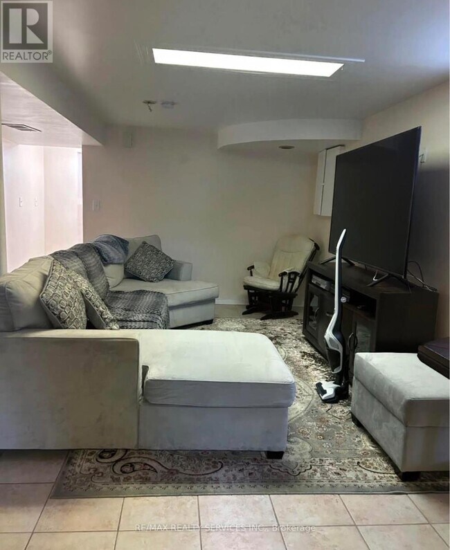 Building Photo - 3311 Pilcom Crescent