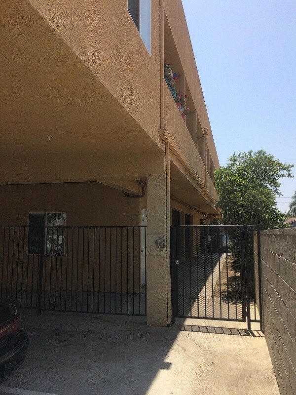 Building Photo - 15164 Roscoe Blvd